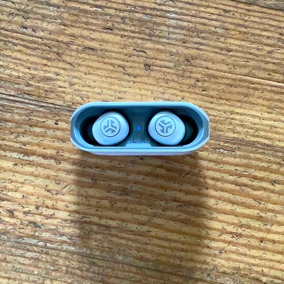 GO AIR TRUE WIRELESS EARBUDS - Picture 2 of 8